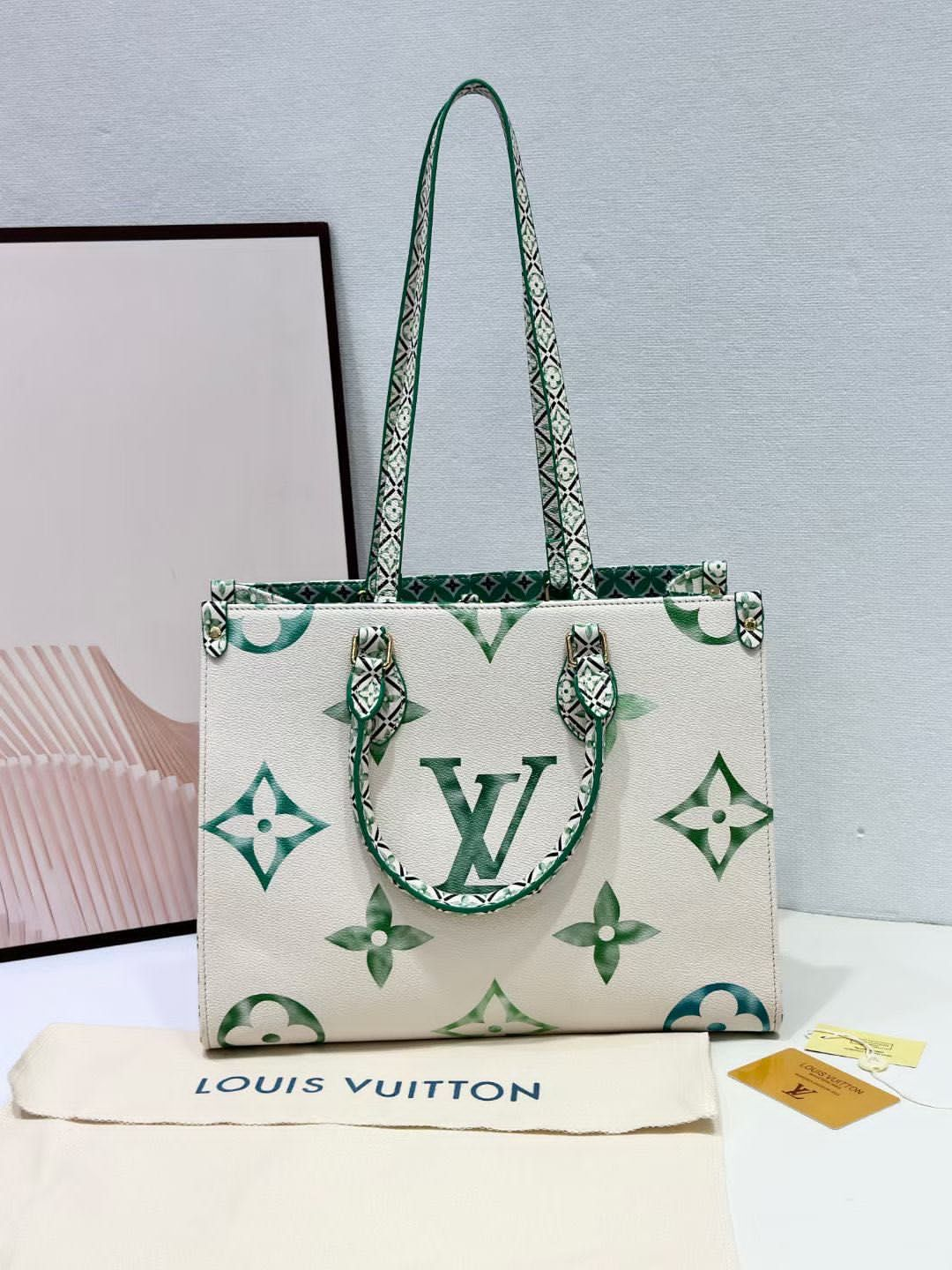 LOUISE VUITTON ONTHEGO MM