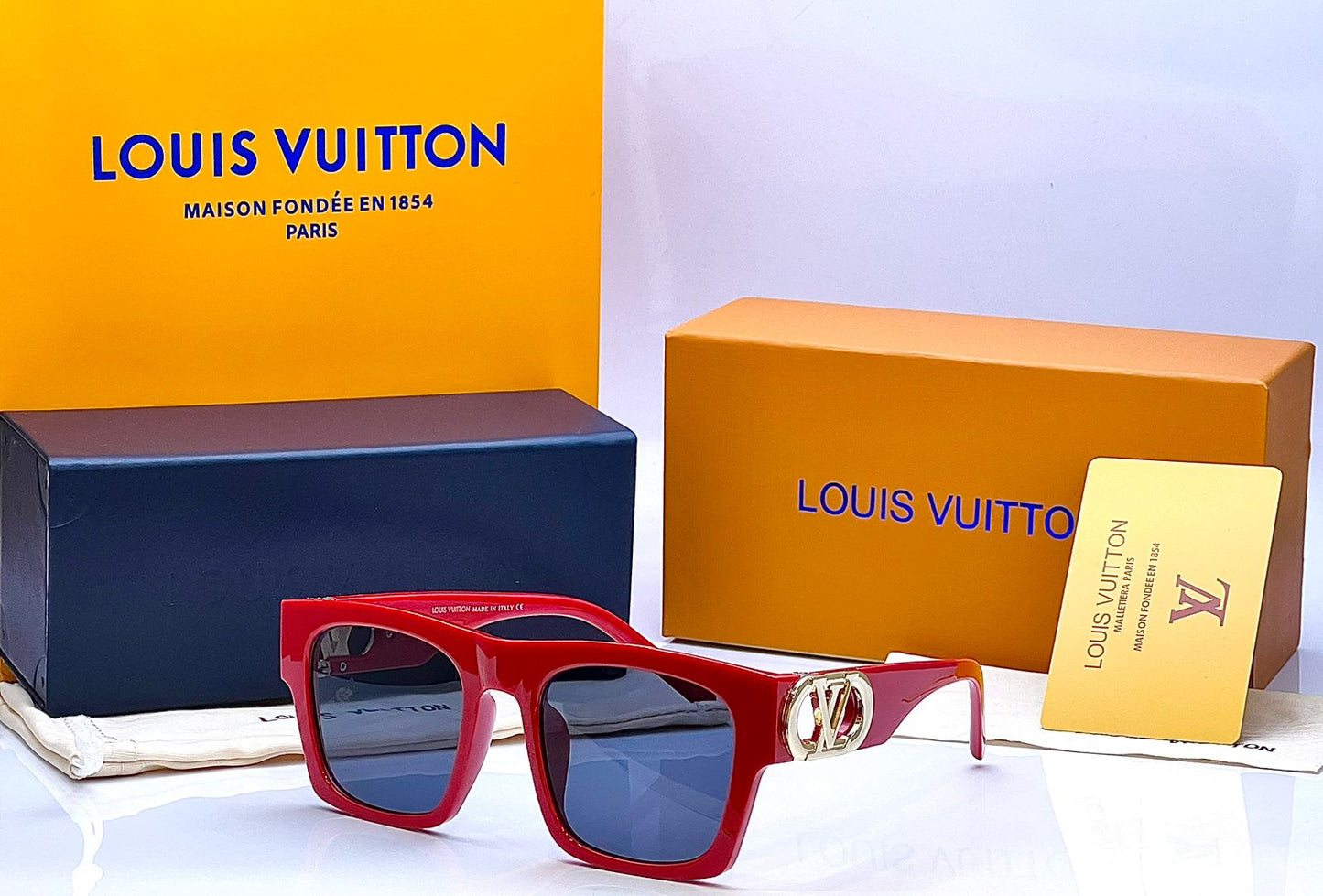 LOUISE VUITTON LADIES MODEL SUNGLASSES