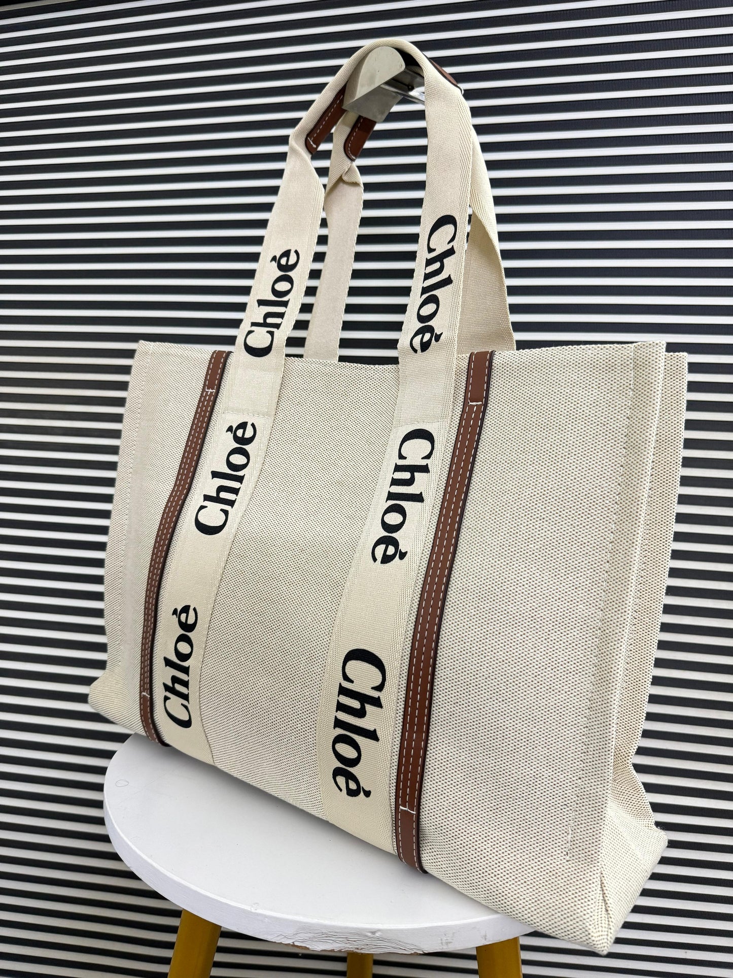 CHLOE
LARGE WOODY TOTE BAG 
(IMPORTED)