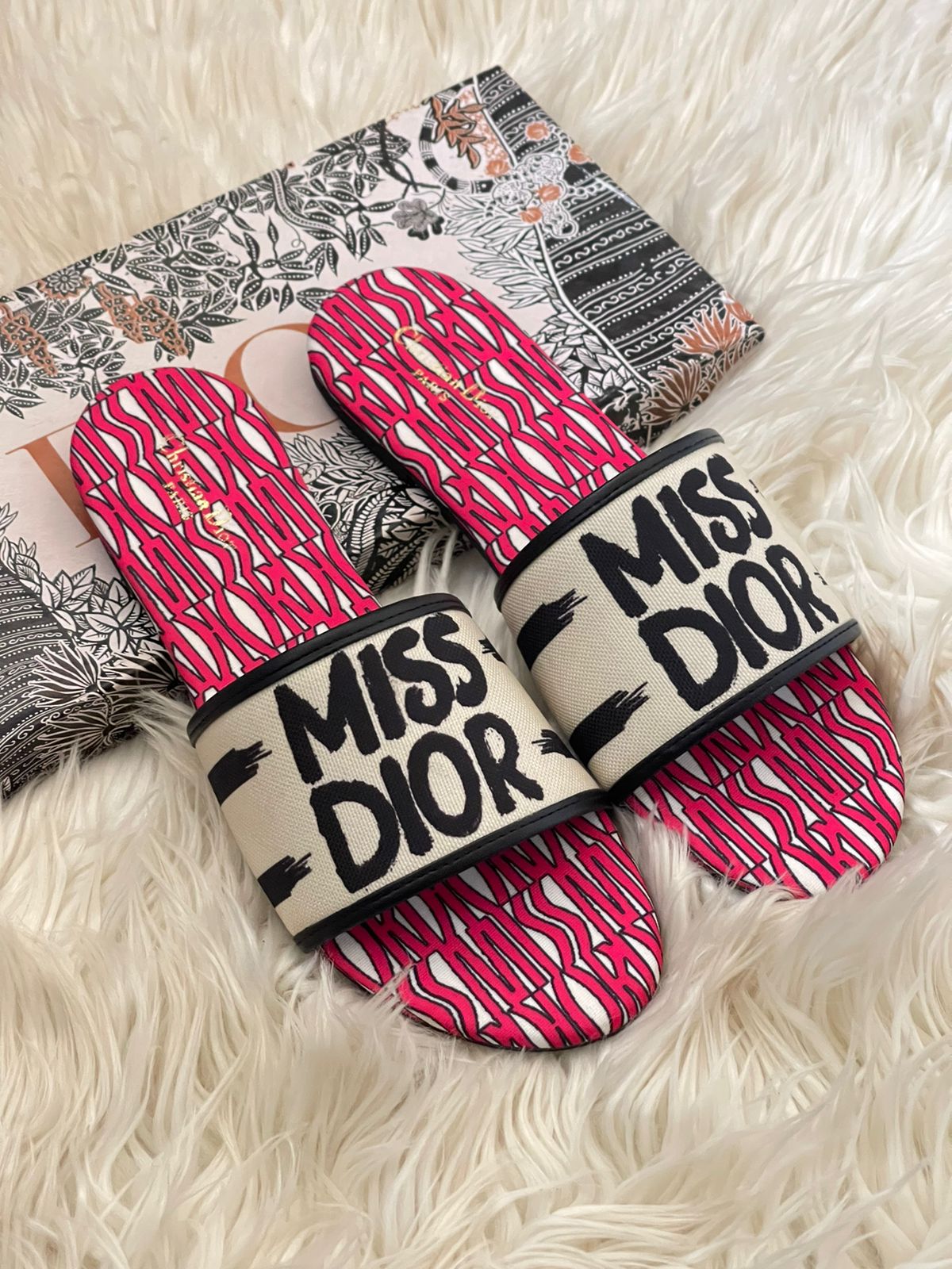 MISS DIOR SLIDES