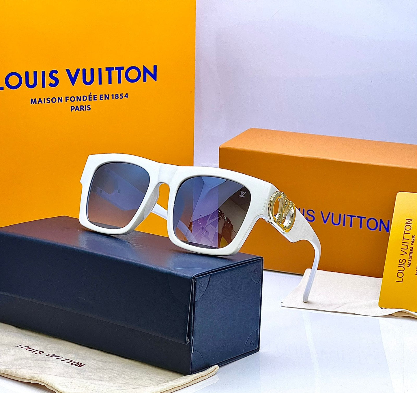 LOUISE VUITTON LADIES MODEL SUNGLASSES