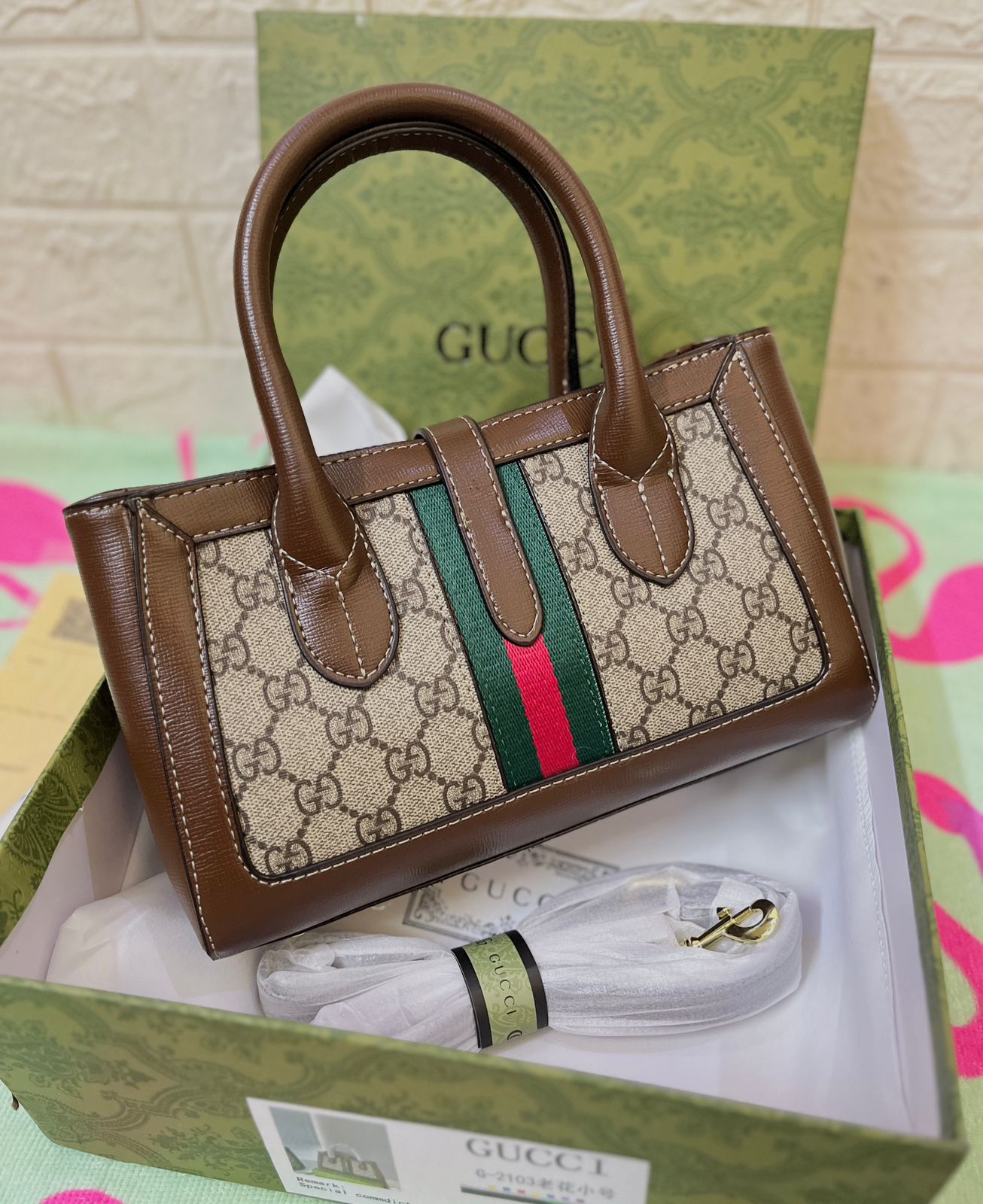 GUCCI SMALL TOTE WITH PISTON CLOSURE