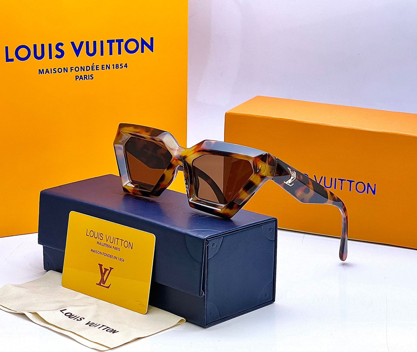 LOUISE VUITTON SUNGLASSES LADIES MODEL